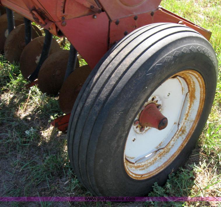 image for item 2685 International 10 grain drill