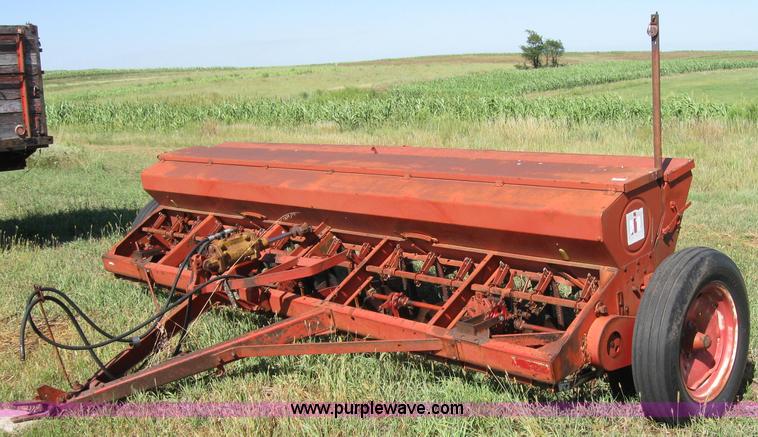 image for item 2686 International 10 grain drill