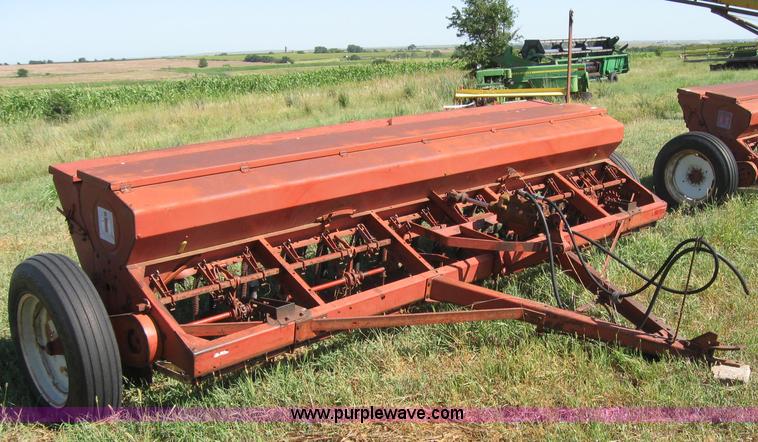 image for item 2686 International 10 grain drill
