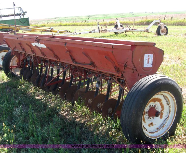 image for item 2686 International 10 grain drill