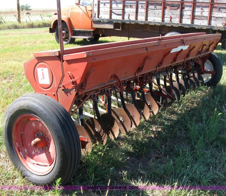 image for item 2686 International 10 grain drill