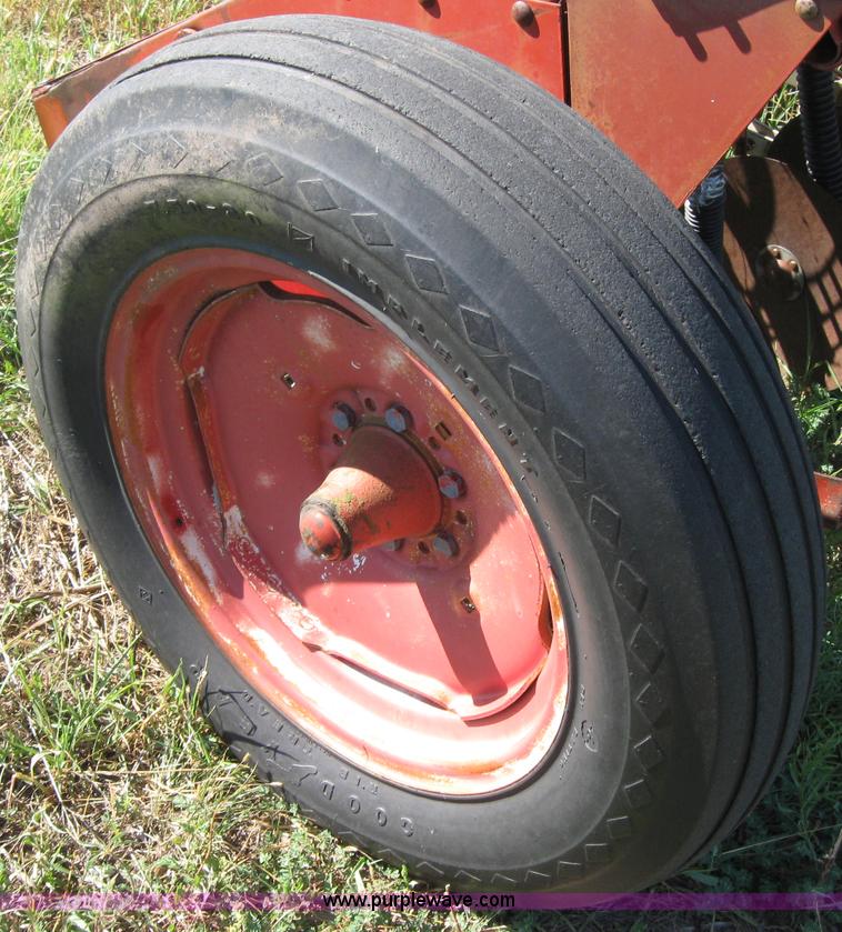 image for item 2686 International 10 grain drill