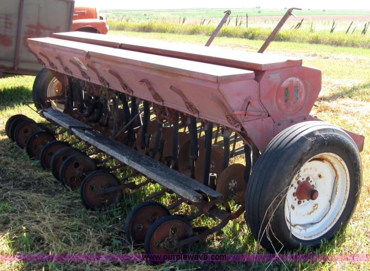 image for item 2689 International 10 grain drill