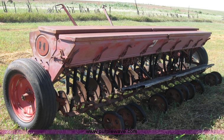 image for item 2689 International 10 grain drill
