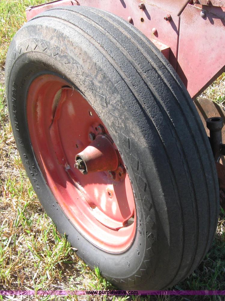 image for item 2689 International 10 grain drill