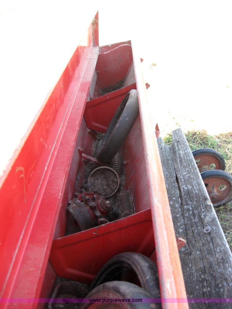 image for item 2689 International 10 grain drill