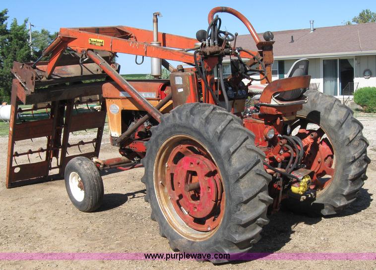 image for item 2692 Farmall 460 tractor with Farmhand F-11 loader and bale grapple