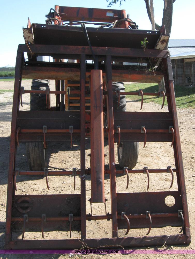 image for item 2692 Farmall 460 tractor with Farmhand F-11 loader and bale grapple