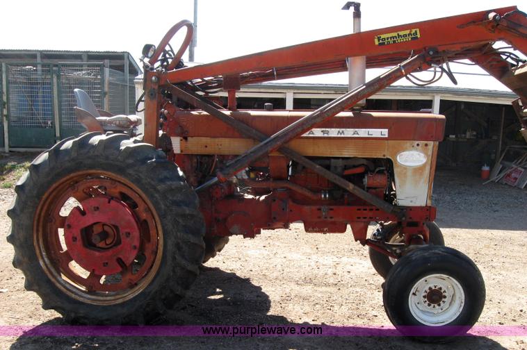image for item 2692 Farmall 460 tractor with Farmhand F-11 loader and bale grapple