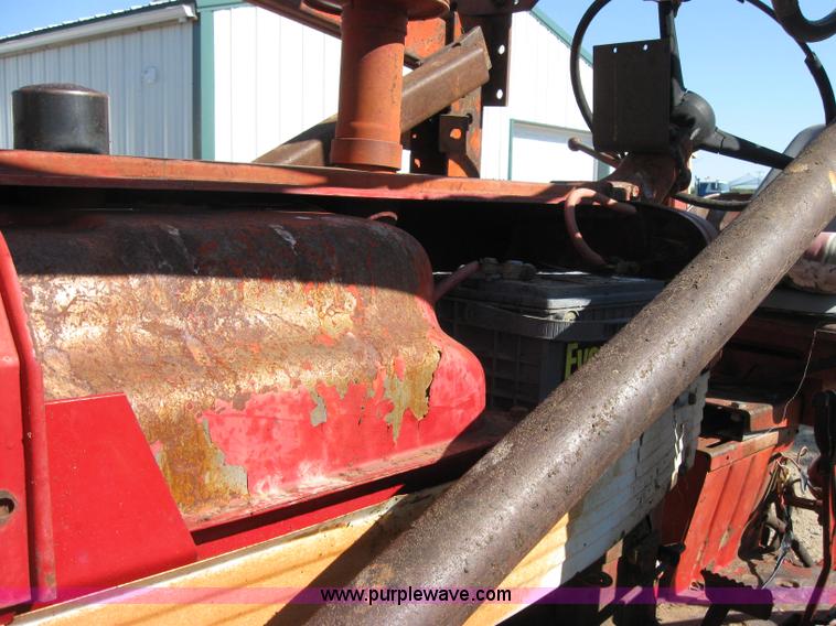 image for item 2692 Farmall 460 tractor with Farmhand F-11 loader and bale grapple