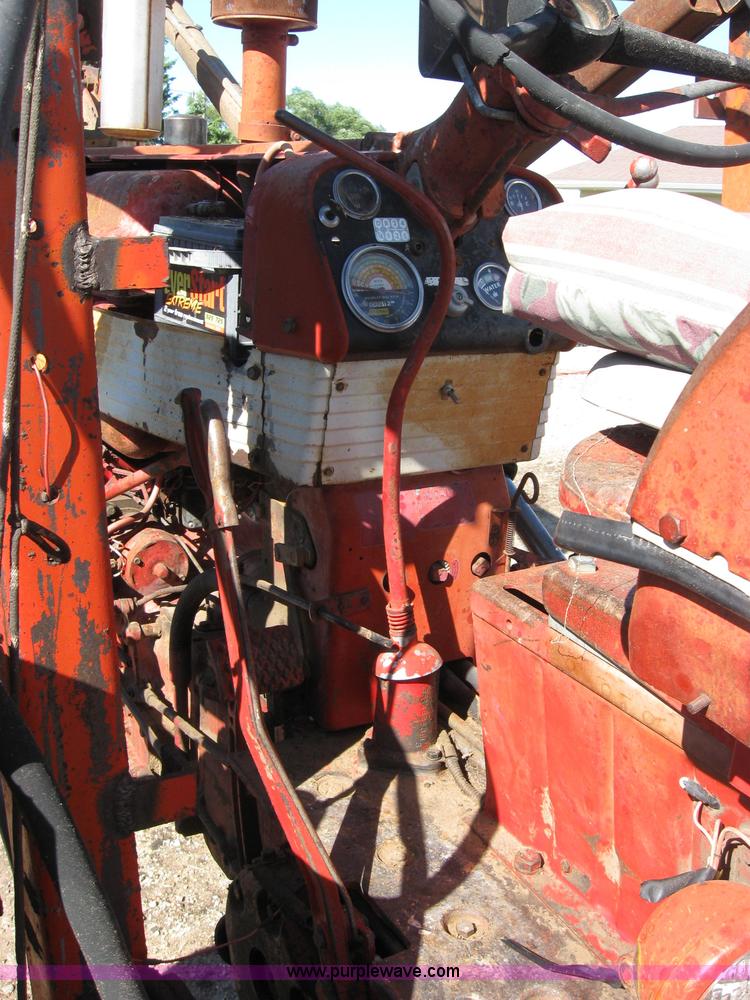 image for item 2692 Farmall 460 tractor with Farmhand F-11 loader and bale grapple