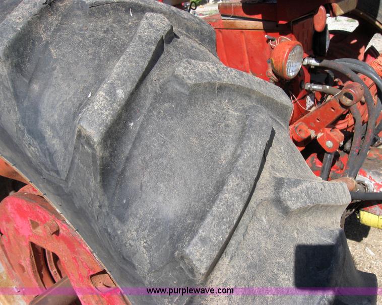 image for item 2692 Farmall 460 tractor with Farmhand F-11 loader and bale grapple