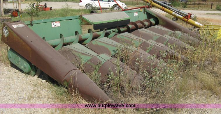 image for item 5052 John Deere 644 corn head