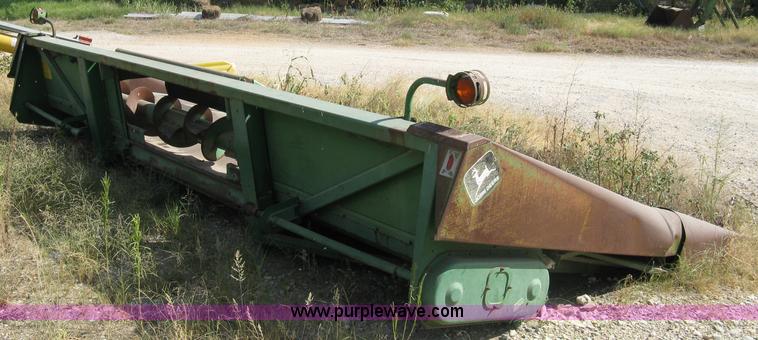 image for item 5052 John Deere 644 corn head