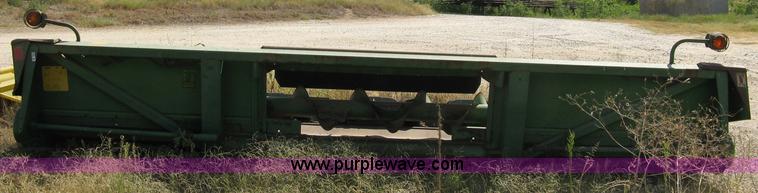 image for item 5052 John Deere 644 corn head