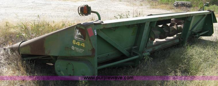 image for item 5052 John Deere 644 corn head