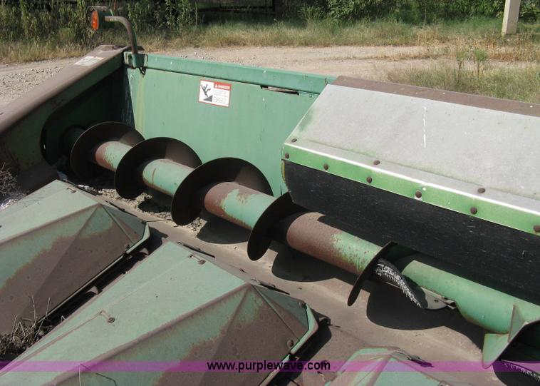 image for item 5052 John Deere 644 corn head