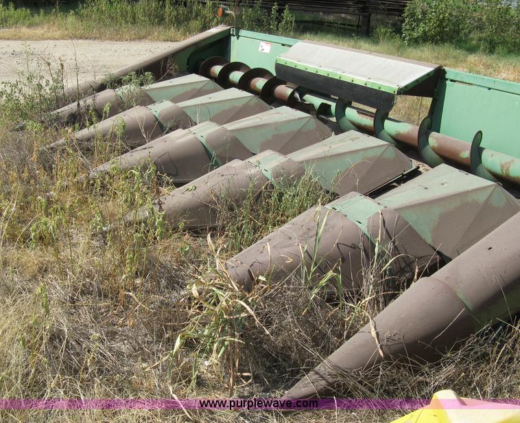 image for item 5052 John Deere 644 corn head