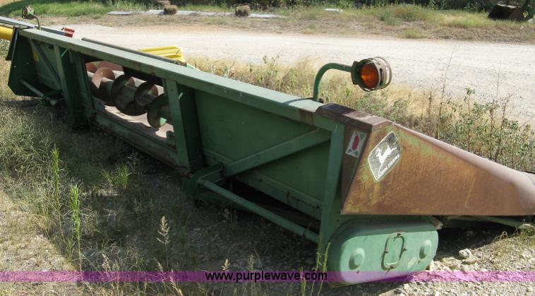 image for item 5052 John Deere 644 corn head
