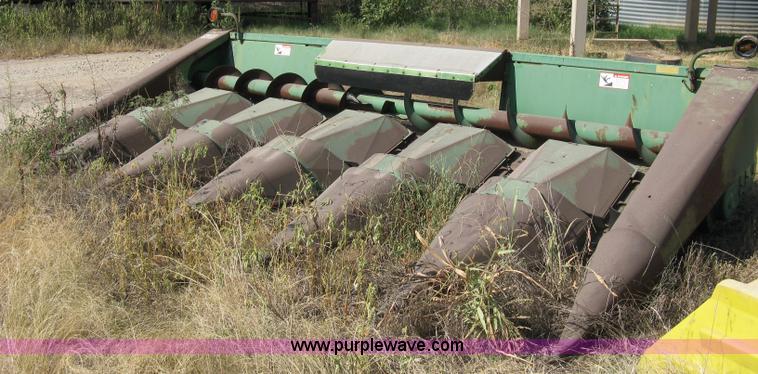 image for item 5052 John Deere 644 corn head