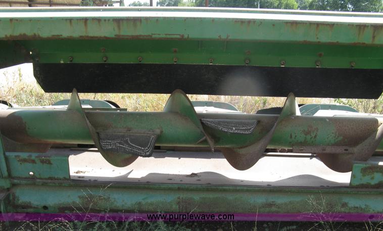 image for item 5052 John Deere 644 corn head