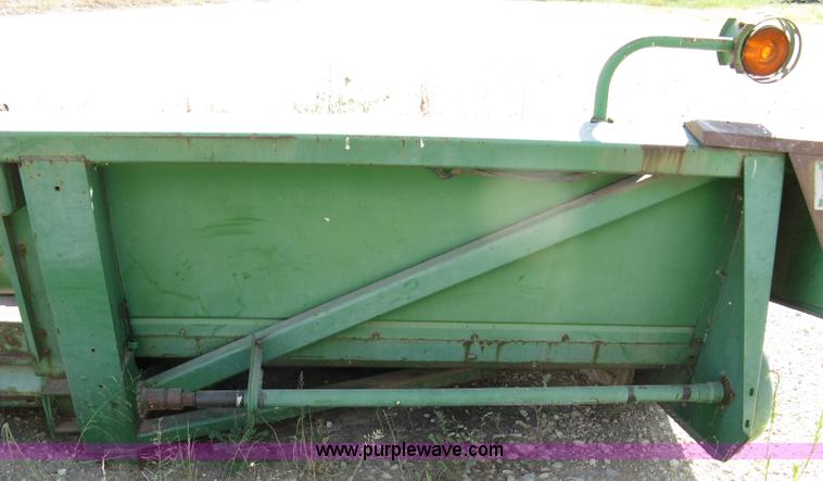 image for item 5052 John Deere 644 corn head