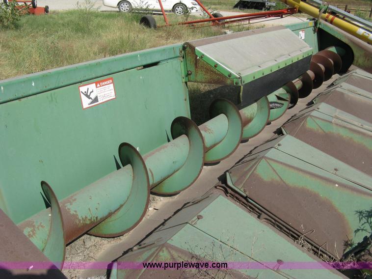 image for item 5052 John Deere 644 corn head