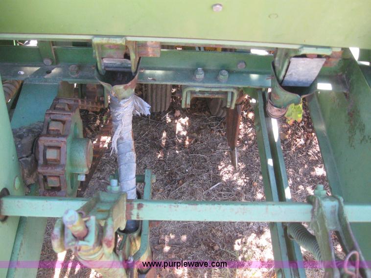 image for item 6176 John Deere LZ812 hoe drills