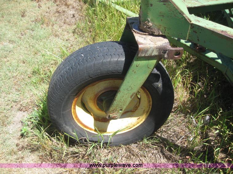 image for item 6176 John Deere LZ812 hoe drills