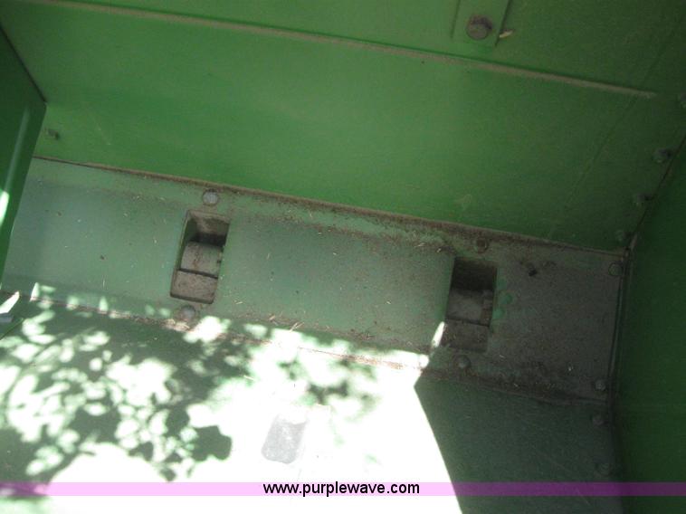 image for item 6176 John Deere LZ812 hoe drills