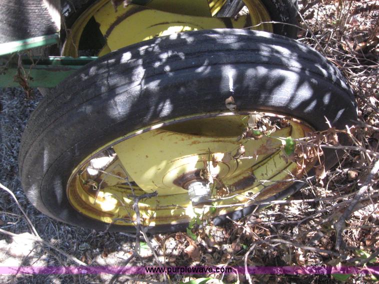 image for item 6176 John Deere LZ812 hoe drills