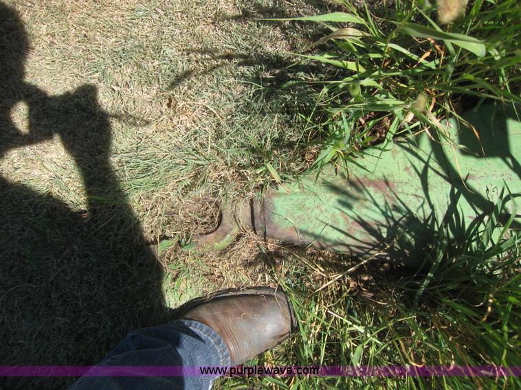 image for item 6176 John Deere LZ812 hoe drills