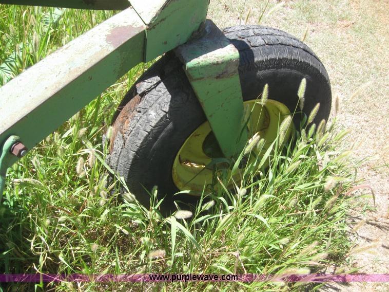 image for item 6176 John Deere LZ812 hoe drills