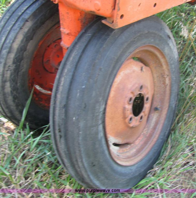 image for item 6822 Allis-Chalmers tractor