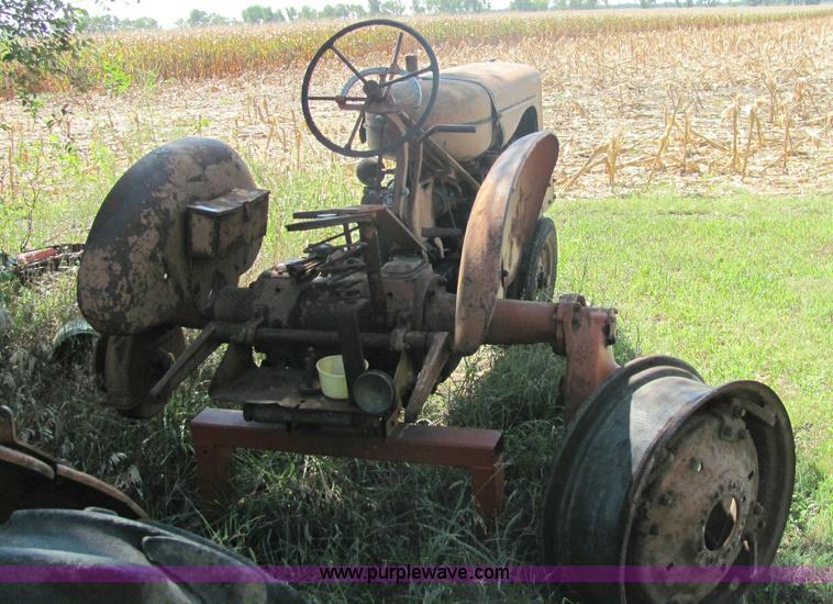 image for item 6823 Allis-Chalmers tractor