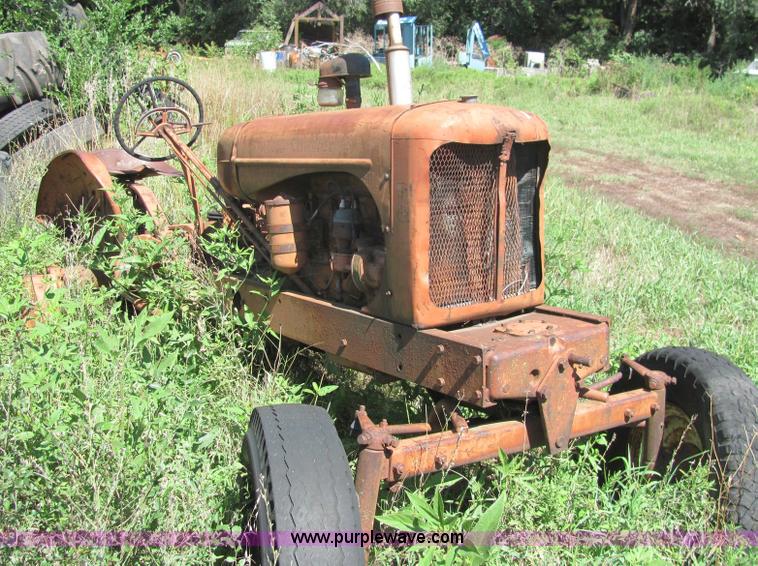 image for item 6827 (5) Allis-Chalmers parts tractors