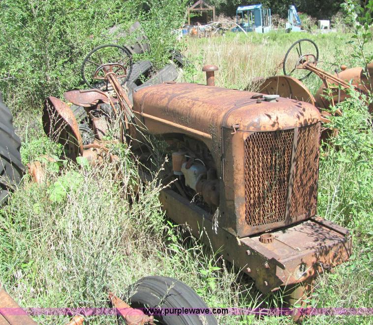 image for item 6827 (5) Allis-Chalmers parts tractors