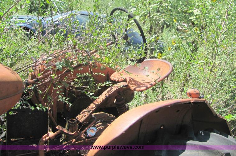 image for item 6827 (5) Allis-Chalmers parts tractors