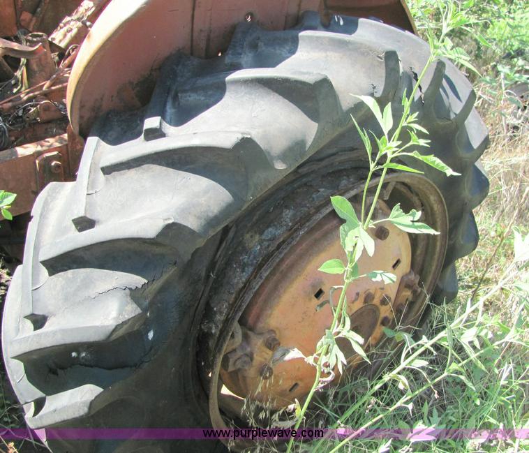 image for item 6827 (5) Allis-Chalmers parts tractors