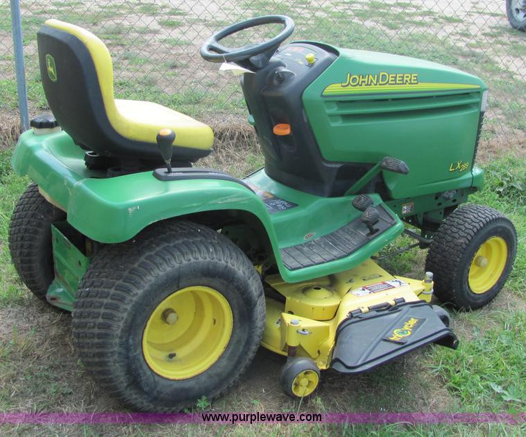 image for item 6842 2004 John Deere LX289 lawn tractor