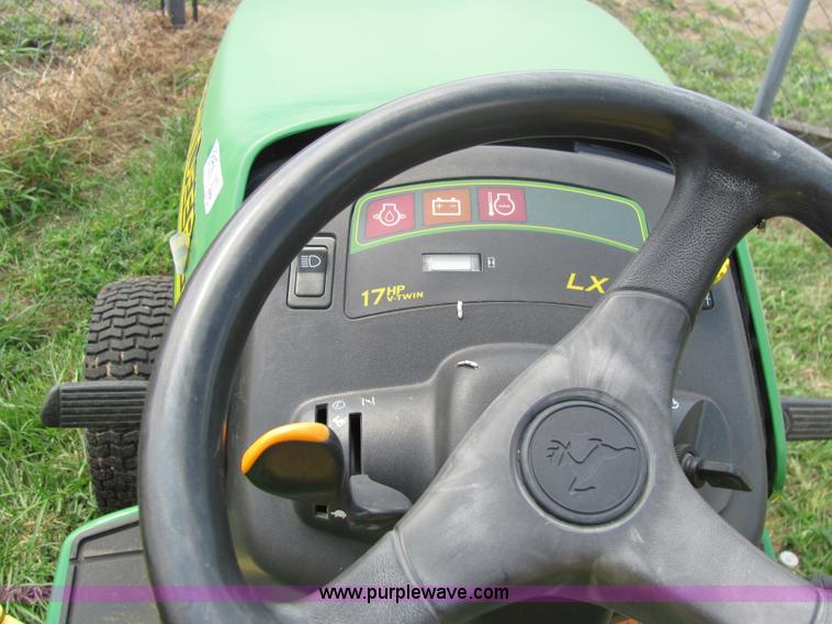 image for item 6842 2004 John Deere LX289 lawn tractor