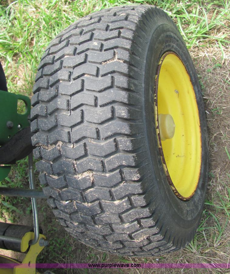 image for item 6842 2004 John Deere LX289 lawn tractor