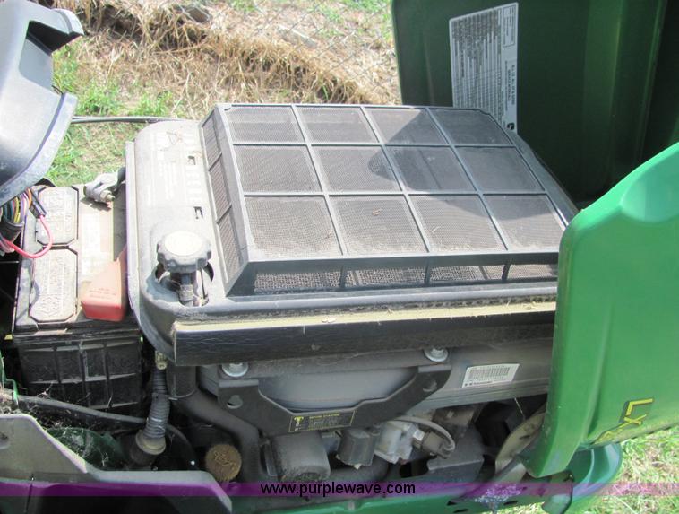 image for item 6842 2004 John Deere LX289 lawn tractor