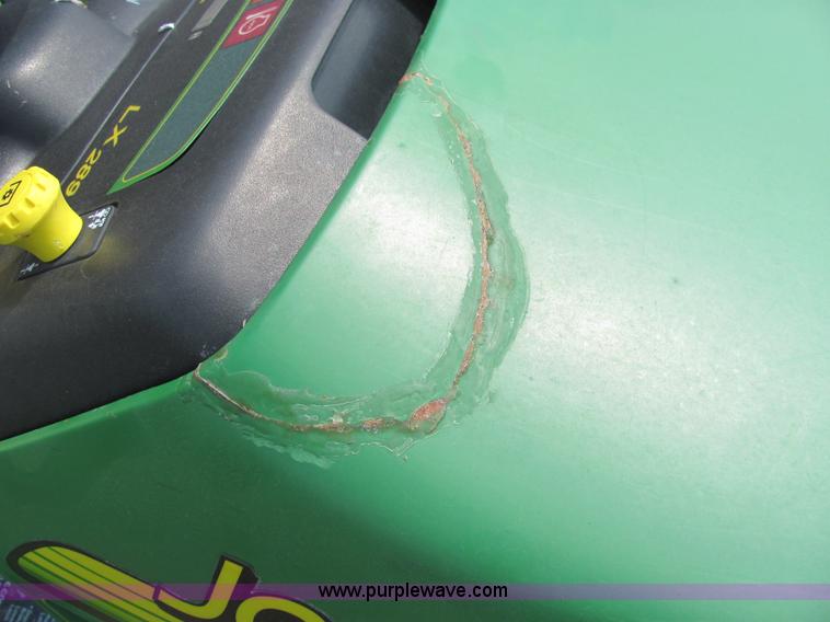 image for item 6842 2004 John Deere LX289 lawn tractor