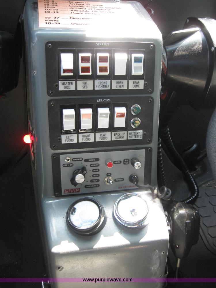 image for item 2510 1996 Ford E350 ambulance