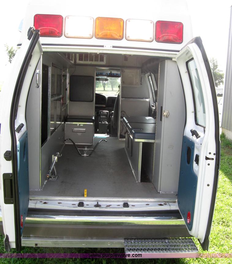 image for item 2510 1996 Ford E350 ambulance