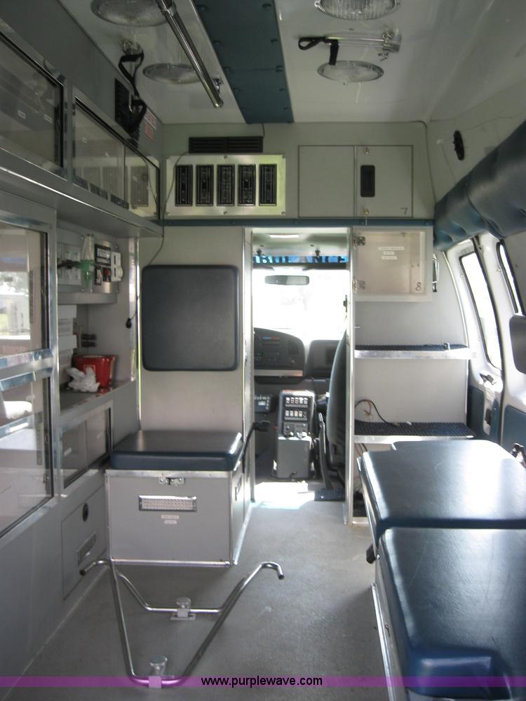 image for item 2510 1996 Ford E350 ambulance