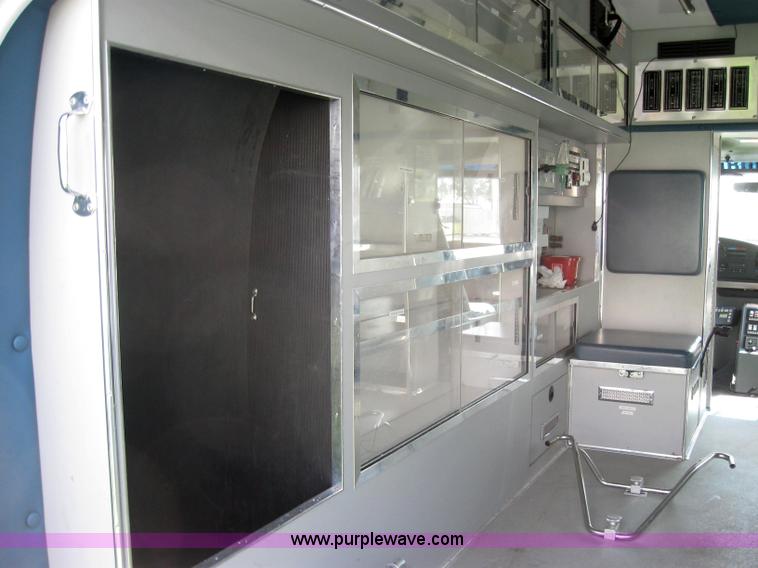 image for item 2510 1996 Ford E350 ambulance