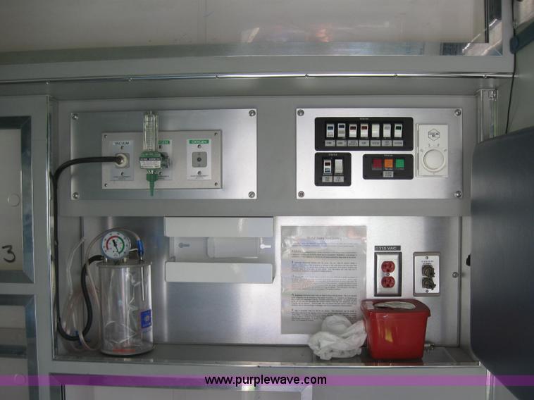 image for item 2510 1996 Ford E350 ambulance