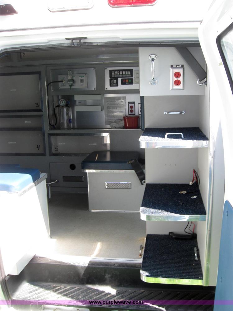 image for item 2510 1996 Ford E350 ambulance